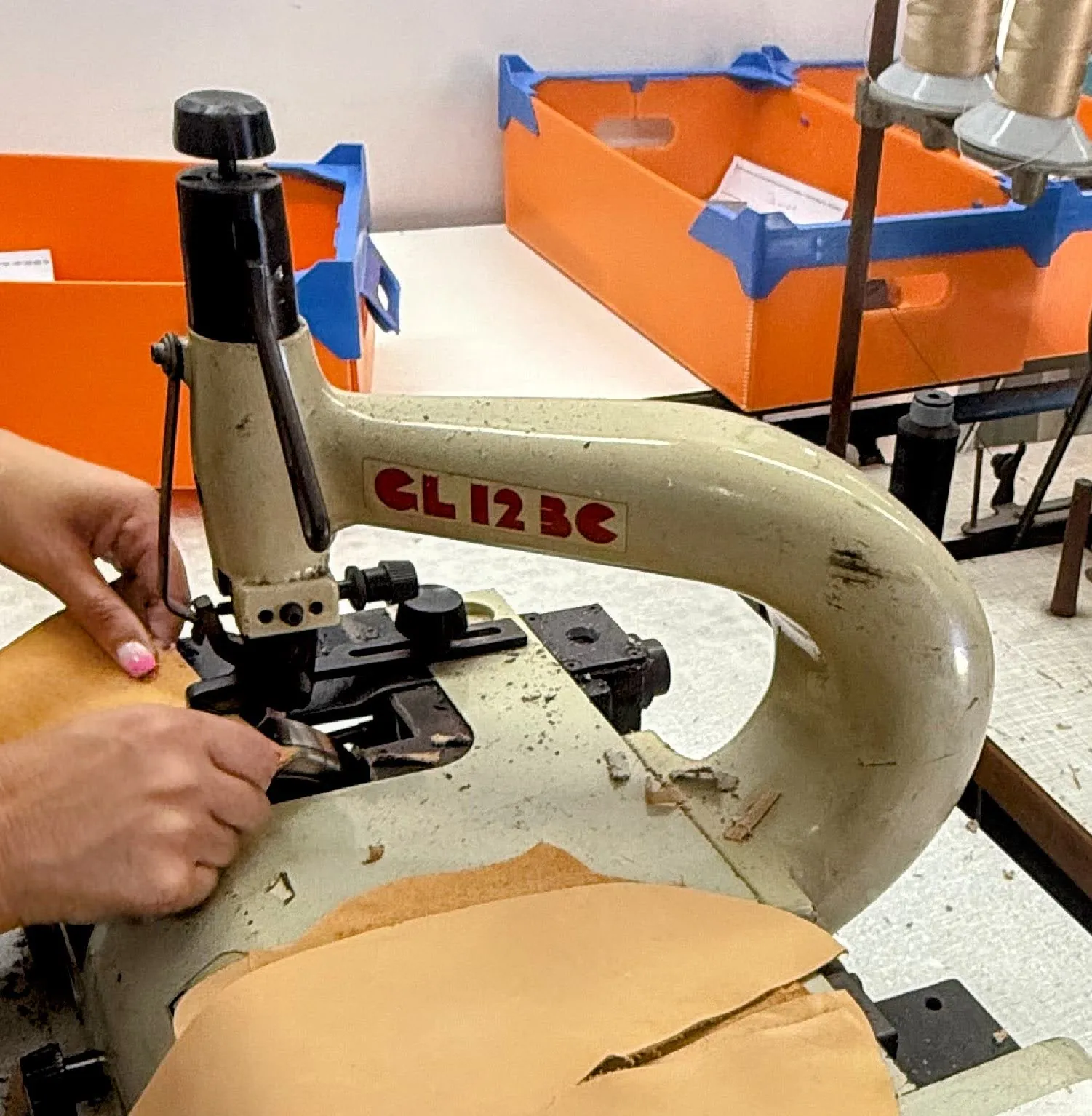 Detalhe de máquina de costura utilizada na produção LOLA